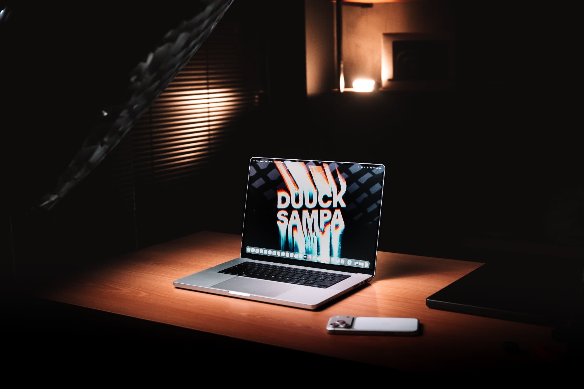 MacBook Pro 16" M5 MAX 128GB 4TB 18-CPU 40-GPU — foto 1