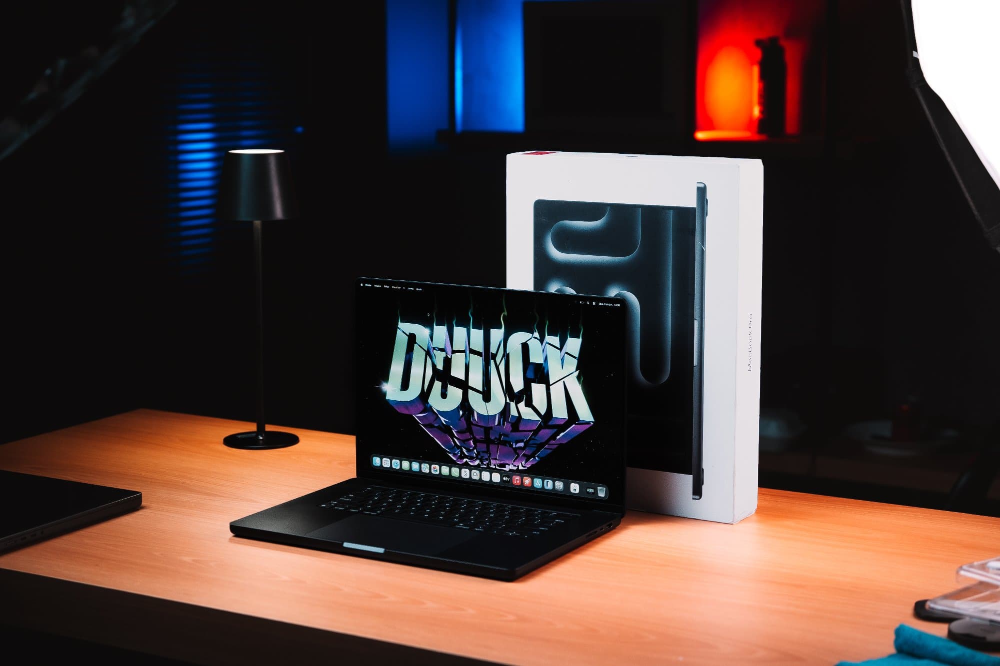 MacBook Pro 16" M4 MAX 48GB 1TB 16-CPU 40-GPU — foto 1